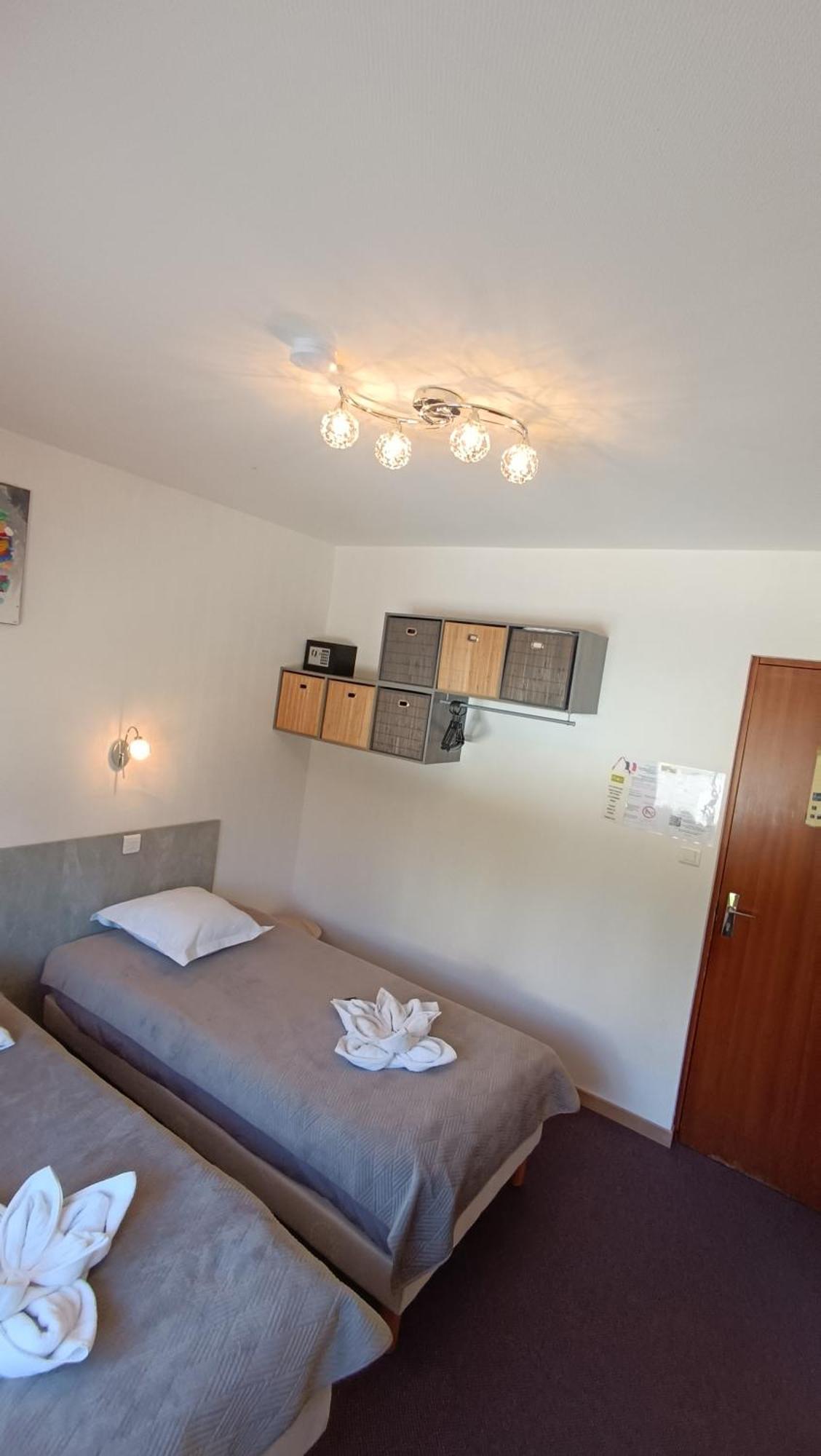 Hotel Le Pommeil Guéret Kültér fotó