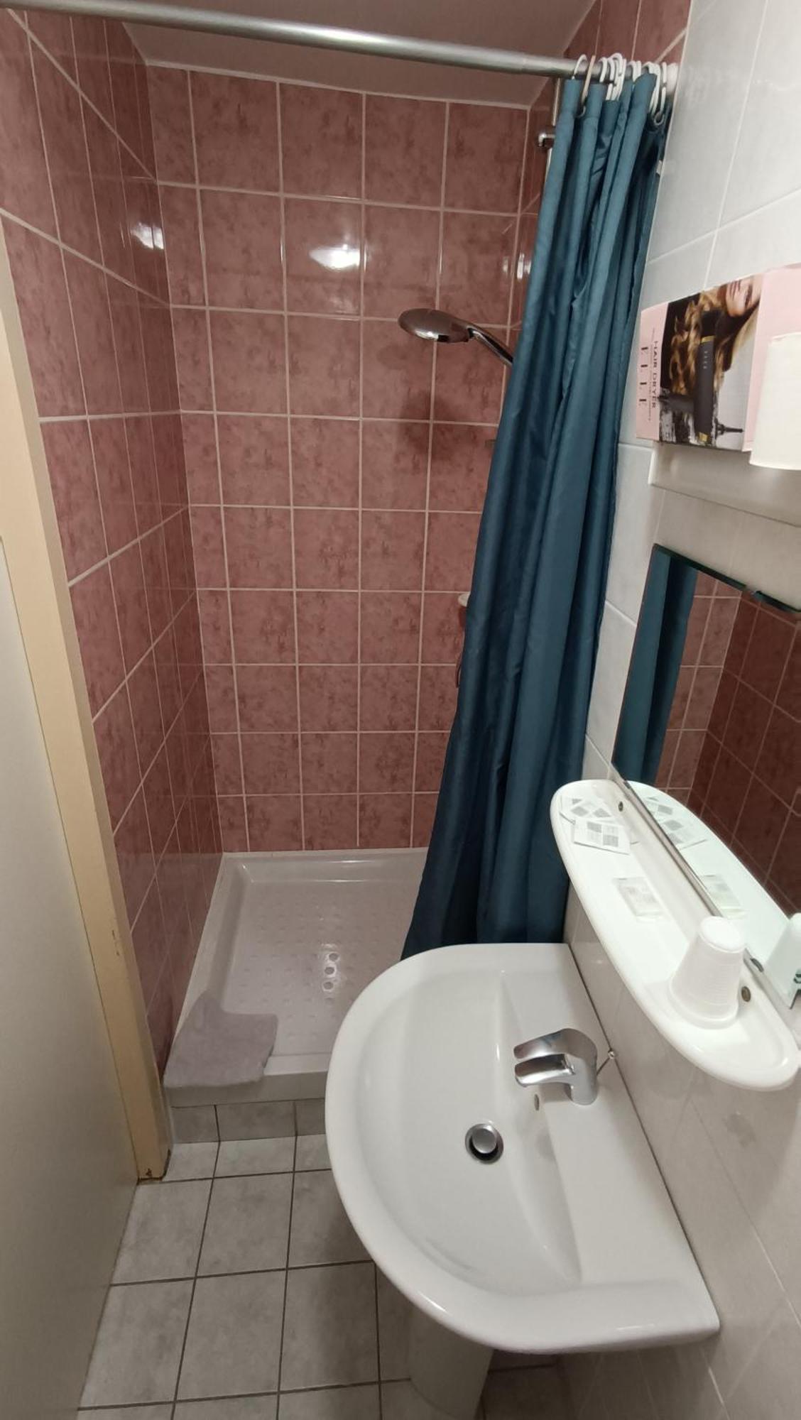 Hotel Le Pommeil Guéret Kültér fotó