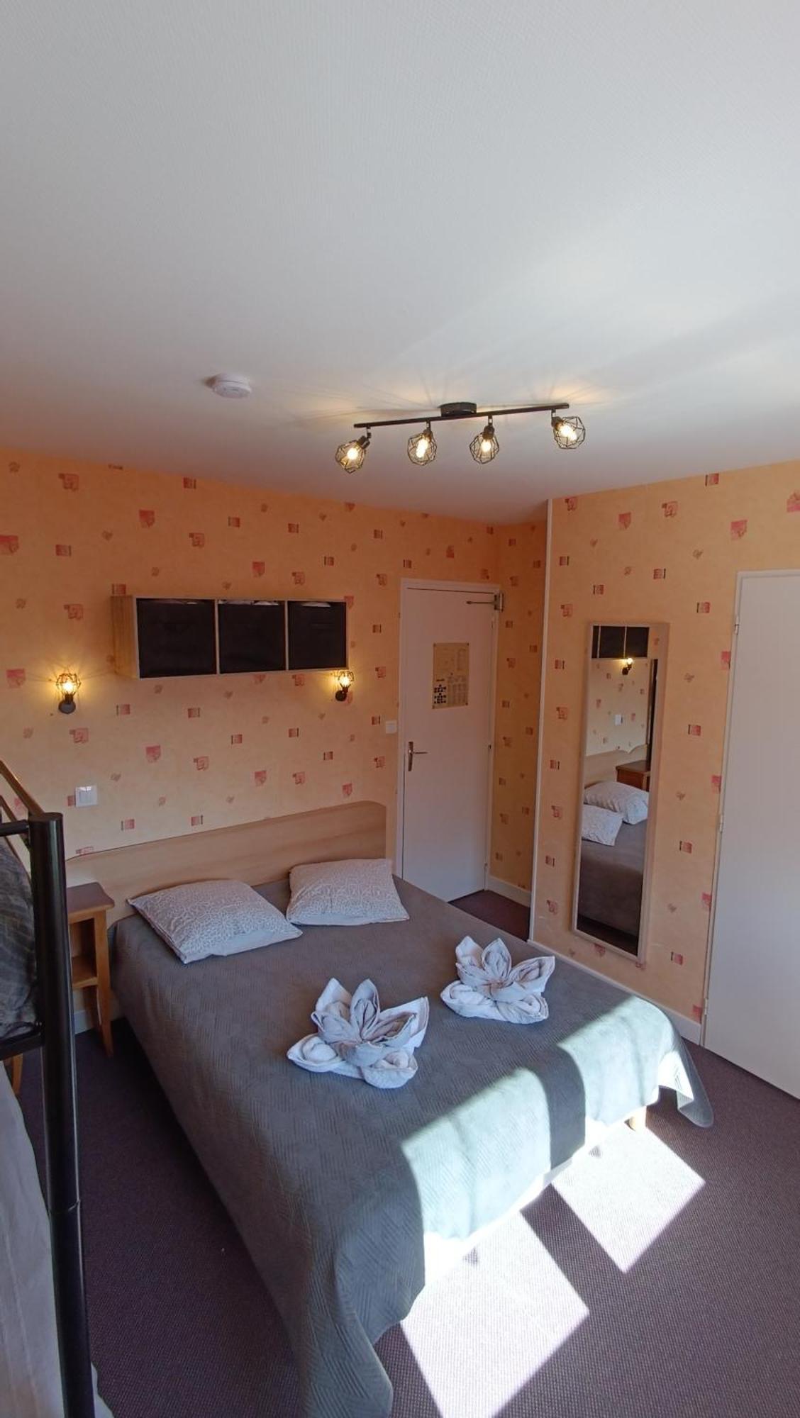 Hotel Le Pommeil Guéret Kültér fotó