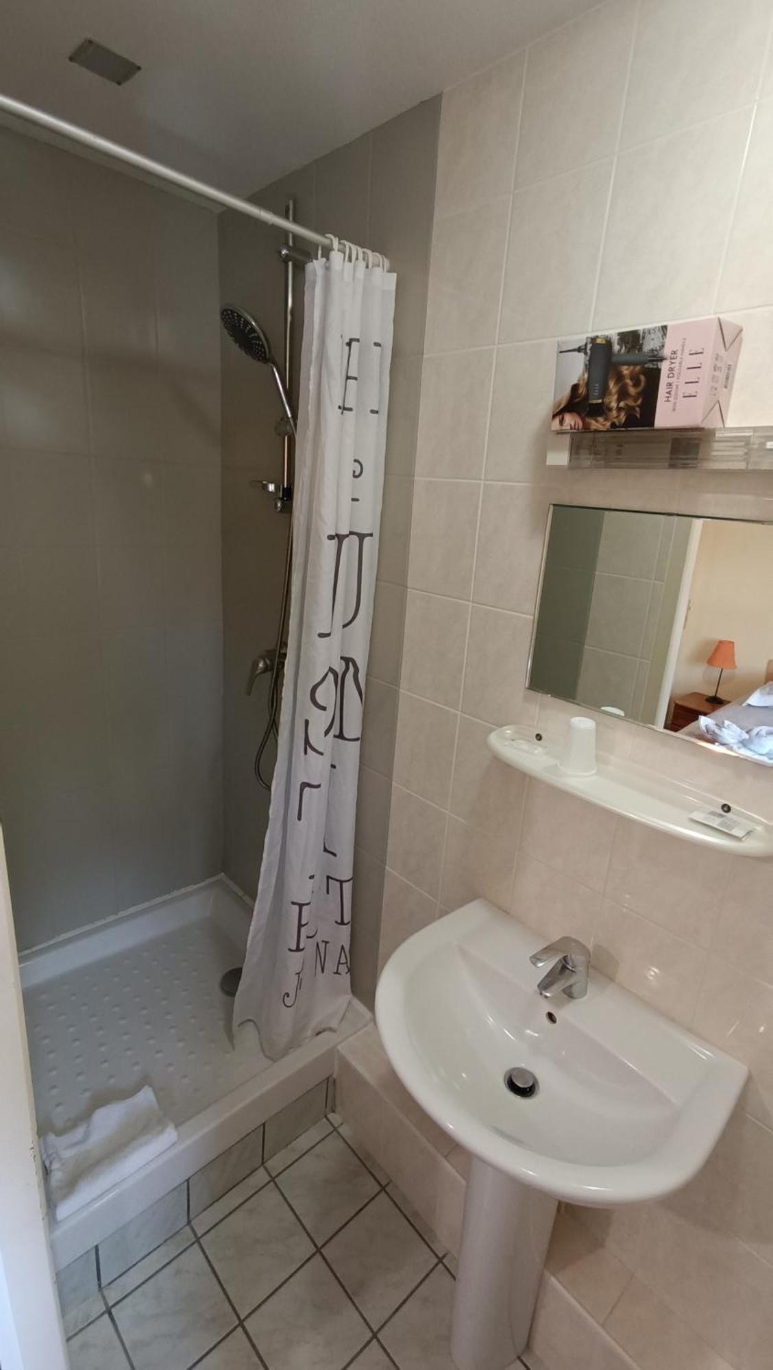 Hotel Le Pommeil Guéret Kültér fotó