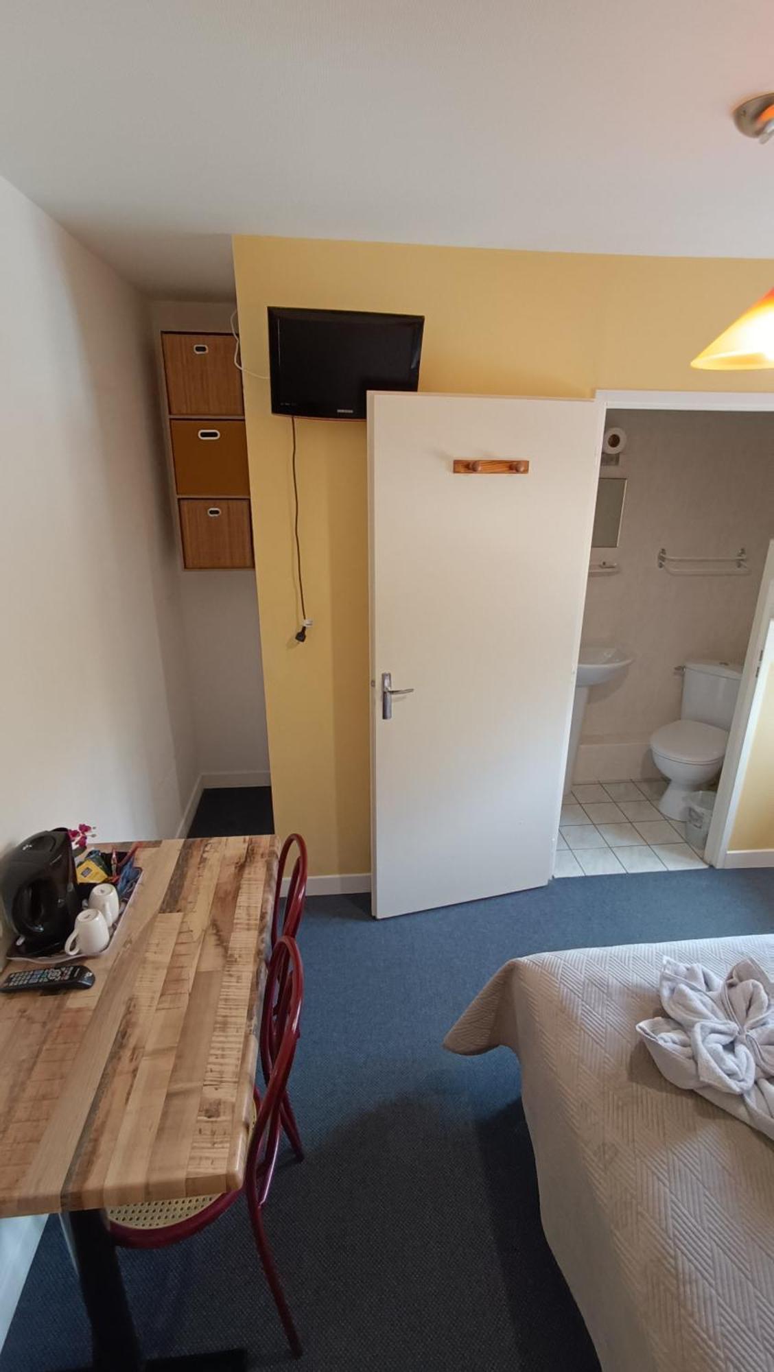 Hotel Le Pommeil Guéret Kültér fotó